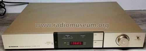 FM/AM Stereo Tuner F-5; Pioneer Corporation; (ID = 2709380) Radio