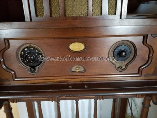 7500 Spanish Chest Radio ; Pooley Co.; (ID = 2810228) Cabinet