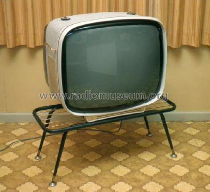 Pedigree 501PA Ch= T23-14D; Pye Industries Ltd (ID = 2811376) Television