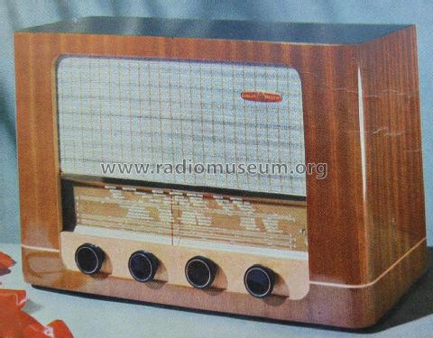 Eight-Waveband Radio Receiver 77; Pye Ltd., Radio (ID = 2432998) Radio