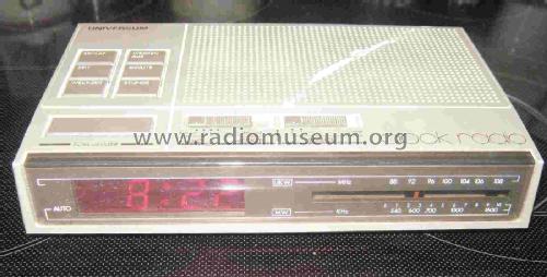 Universum MW/UKW Clock Radio Radiouhr UR1862 149.082 0; QUELLE GmbH (ID = 2252041) Radio