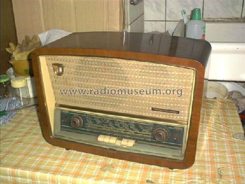 RA567A /02 AM/FM; Radiola marque (ID = 95957) Radio