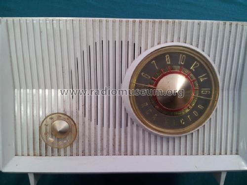 1-X-2E 'The Sportflair' Ch= RC-1202A; RCA RCA Victor Co. (ID = 1638612) Radio