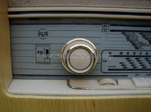 67QR73FM-M; RCA RCA Victor Co. (ID = 295370) Radio