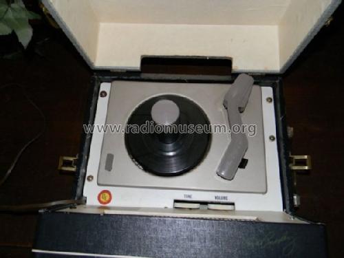 7-EP-45 Ch= RS-152D; RCA RCA Victor Co. (ID = 1459998) R-Player