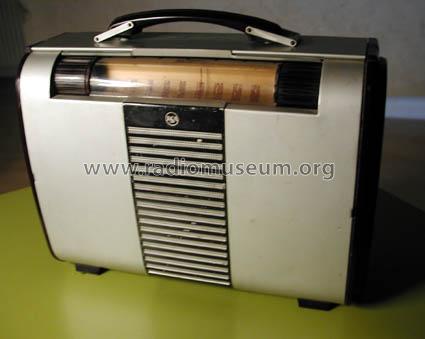 Globe-Trotter 8BX6 Ch= RC-1040C; RCA RCA Victor Co. (ID = 94094) Radio