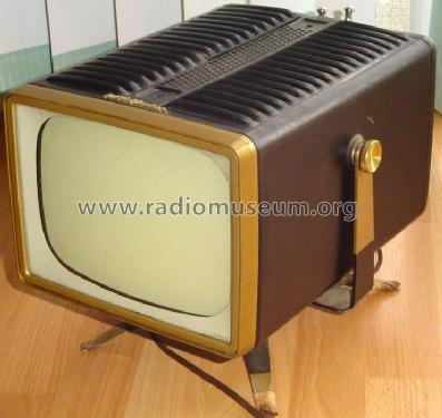 8PT7032 Ch= KCS100B; RCA RCA Victor Co. (ID = 215375) Televisión