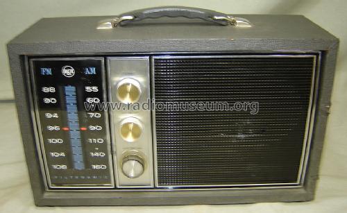 AM-FM Radio SVT-2 MI-38942; RCA RCA Victor Co. (ID = 1455940) Radio