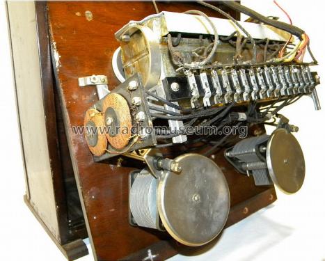 Brunswick-Radiola Superheterodyne AR-813; RCA RCA Victor Co. (ID = 1205055) Radio