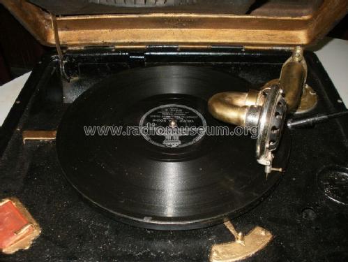 Portable Victrola Deluxe ; RCA RCA Victor Co. (ID = 2915851) TalkingM