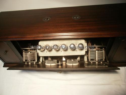 Radiola Superheterodyne AR-812 'Semi-Portable'; RCA RCA Victor Co. (ID = 1055261) Radio