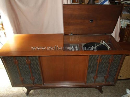 VJT 31 Ch= RC-1227C; RCA RCA Victor Co. (ID = 2417181) Radio