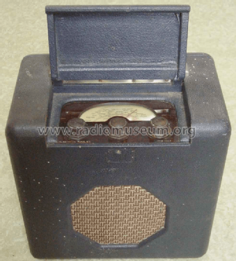 M4Q ; Roberts Radio Co.Ltd (ID = 2253378) Radio