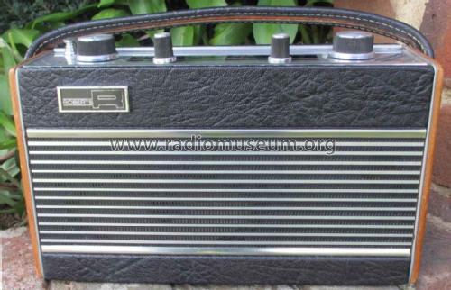 R505; Roberts Radio Co.Ltd (ID = 1989625) Radio