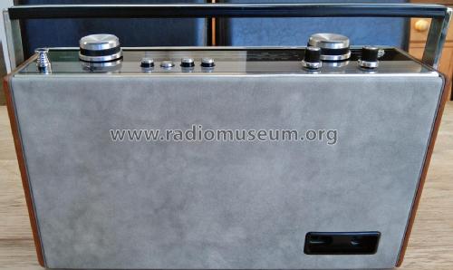 R900; Roberts Radio Co.Ltd (ID = 1905064) Radio