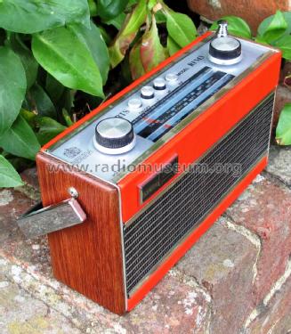 RFM3; Roberts Radio Co.Ltd (ID = 2011036) Radio