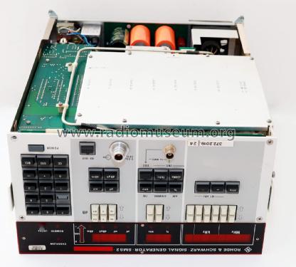 Signal Generator SMS2 372.2019.24; Rohde & Schwarz, PTE (ID = 2843353) Equipment