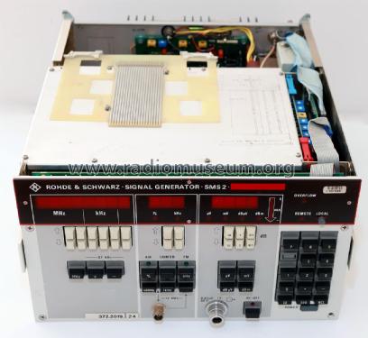 Signal Generator SMS2 372.2019.24; Rohde & Schwarz, PTE (ID = 2843355) Equipment