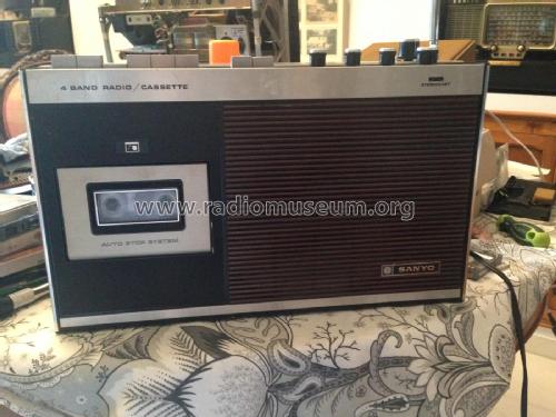 4 Band Radio-Cassette Recorder RP-8500A; Sanyo Electric Co. (ID = 2123802) Radio