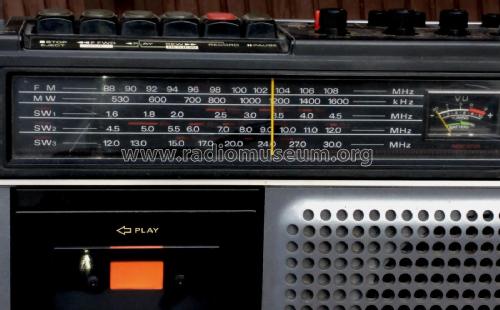 5 Band Radio Cassette Recorder M9800V; Sanyo Electric Co. (ID = 2490540) Radio