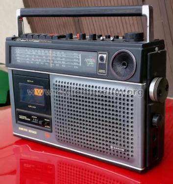 5 Band Radio Cassette Recorder M9800V; Sanyo Electric Co. (ID = 2490541) Radio