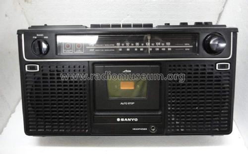 AM/FM/FM Stereo Radio Cassette Recorder M9902; Sanyo Electric Co. (ID = 1251686) Radio