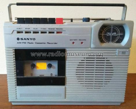 AM-FM Radio Cassette Recorder M2402-5F; Sanyo Electric Co. (ID = 2508957) Radio