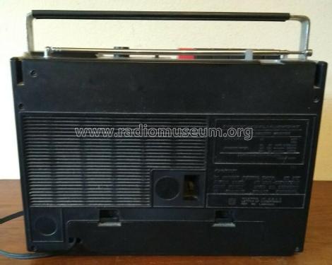 AM-FM Radio Cassette Recorder M2402-5F; Sanyo Electric Co. (ID = 2508958) Radio