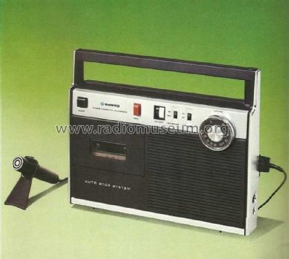 Portable Radio Cassette Recorder M-2101AX; Sanyo Electric Co. (ID = 1489353) Radio