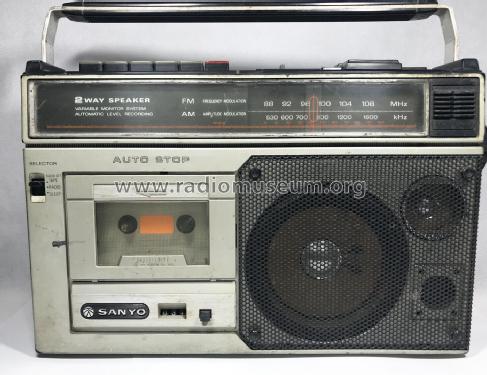 FM AM 2-Band Radio Cassette Recorder M-2564F; Sanyo Electric Co. (ID = 2671877) Radio