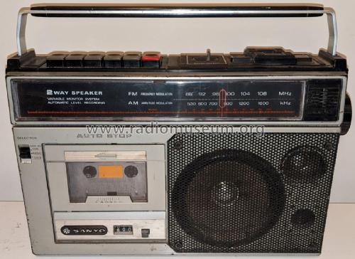 FM AM 2-Band Radio Cassette Recorder M-2564F; Sanyo Electric Co. (ID = 2776221) Radio