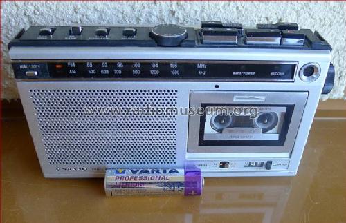 FM/AM Radio Microcassette Recorder M5850FE; Sanyo Electric Co. (ID = 1516676) Radio