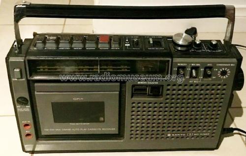 FM-SW-MW 3 Band Auto Play Portable Radio Cassette Recorder M-2470N; Sanyo Electric Co. (ID = 2609710) Radio