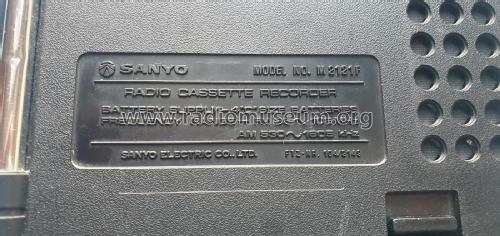 IC FM-AM Radio Cassette M2121F; Sanyo Electric Co. (ID = 3081605) Radio