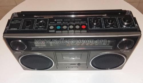 4 Band Stereo Radio Cassette Recorder 4 Speakers M9930K; Sanyo Electric Co. (ID = 2387852) Radio