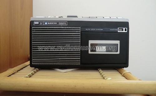Portable Cassette Recorder MR-4010 & MR-4010G; Sanyo Electric Co. (ID = 1057414) R-Player
