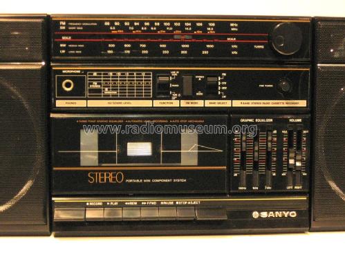 4 Band Stereo Radio Cassette Recorder C-10; Sanyo Electric Co. (ID = 1712310) Radio