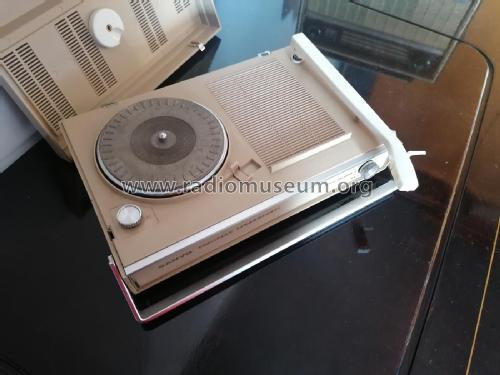 Portable Phonograph G-1517AD; Sanyo Electric Co. (ID = 2694111) R-Player