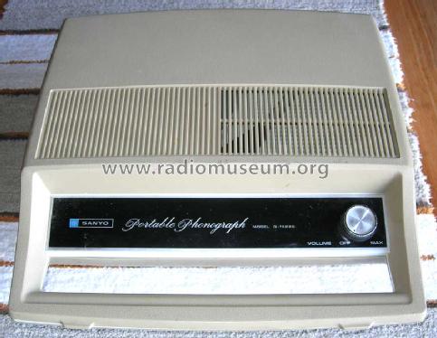 Portable Phonograph G-1522D; Sanyo Electric Co. (ID = 1148835) R-Player