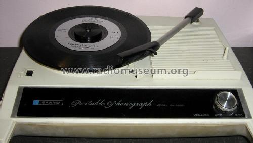 Portable Phonograph G-1522D; Sanyo Electric Co. (ID = 1525632) R-Player