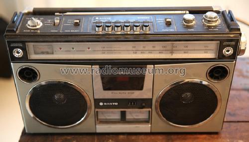 Portable Stereo AM/FM Radio Cassette Recorder M9977; Sanyo Electric Co. (ID = 1551185) Radio