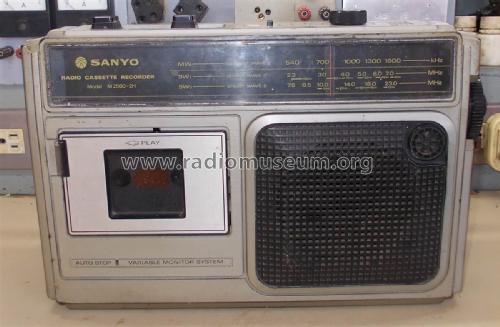 Radio Cassette Recorder M2560-2H; Sanyo Electric Co. (ID = 2563186) Radio
