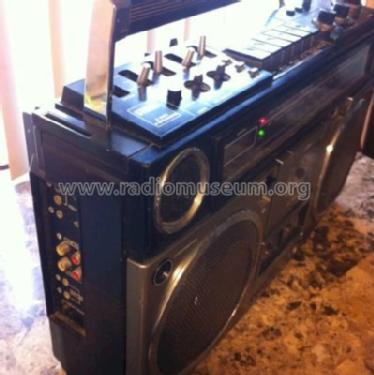 Stereo Cassette Recorder with Quartz Clock 2-Band M-9990; Sanyo Electric Co. (ID = 1028335) Radio