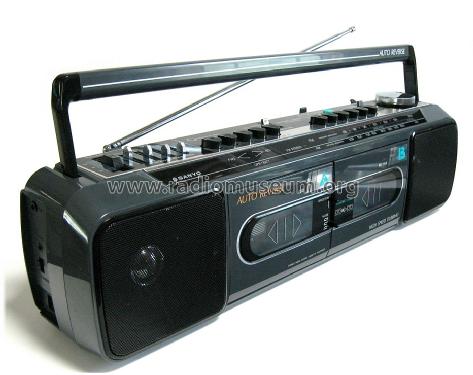 Stereo Radio Double Cassette Recorder M W737; Sanyo Electric Co. (ID = 1475410) Radio