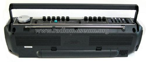 Stereo Radio Double Cassette Recorder M W737; Sanyo Electric Co. (ID = 1475416) Radio