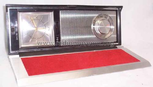 Reveille 132.2062; Sears, Roebuck & Co. (ID = 1257992) Radio