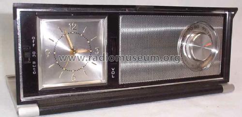Reveille 132.2062; Sears, Roebuck & Co. (ID = 1258013) Radio