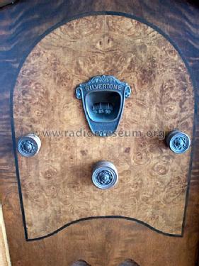 Silvertone 1323 or 1328 ; Sears, Roebuck & Co. (ID = 1291013) Radio