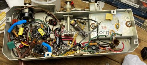 Silvertone 7008 Commentator Ch= 132.812-1 and -1A, -1B; Sears, Roebuck & Co. (ID = 3045074) Radio