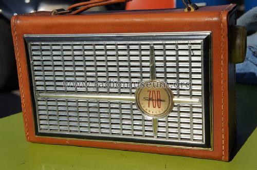 Silvertone 700 1217 Order=57H 1217; Sears, Roebuck & Co. (ID = 1486727) Radio